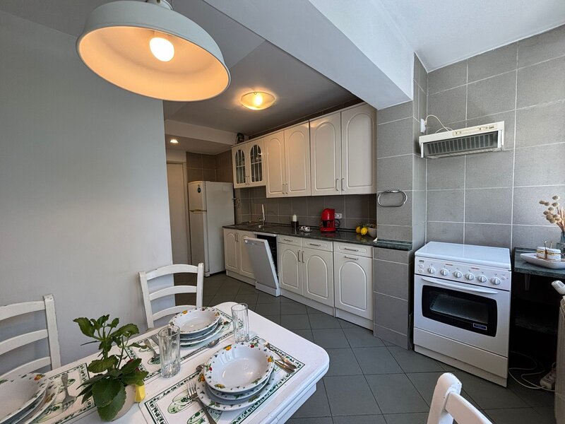 Clucerului, Arcul de Triumf, 3 camere foarte vesele, proaspat renovate.